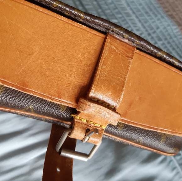 Selling authentic Louise Vuitton bag. - Picture 3 of 7